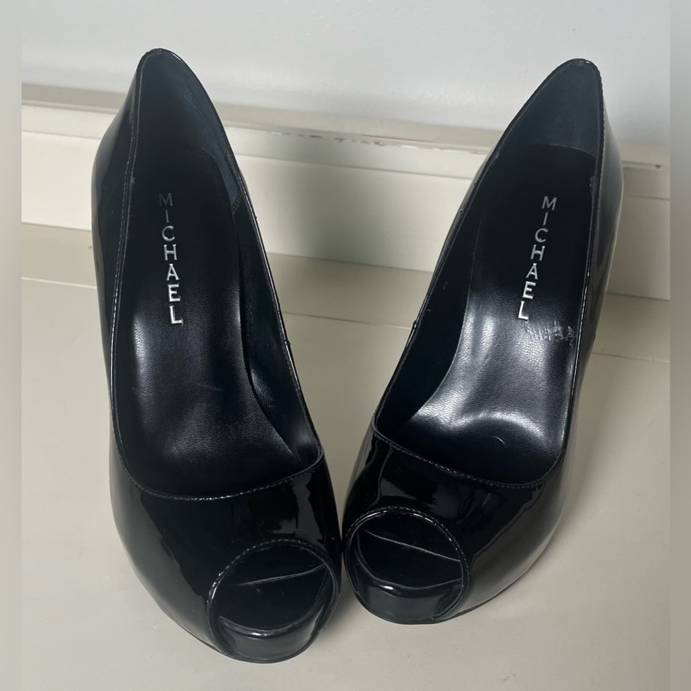 Michael leather heels. Women’s size 7. GORGEOUS!! EUC! Minor scuff on inside. - Picture 8 of 8